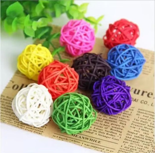 Natural Rattan Sepak Takraw Chew Balls for Parrots – 10-Piece Primary Colour Set